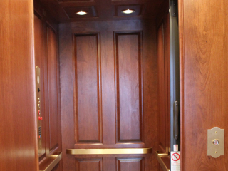 Estate Limited Interior Fox Valley Elevator 4-panel brushed brass